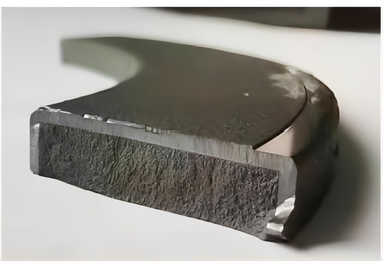 ஃபேப் விளைச்சலை அதிகப்படுத்துதல்: ஏன் CVD Solid SiC என்பது முக்கியமான அறை பாகங்களுக்கான இறுதித் தேர்வாகும்