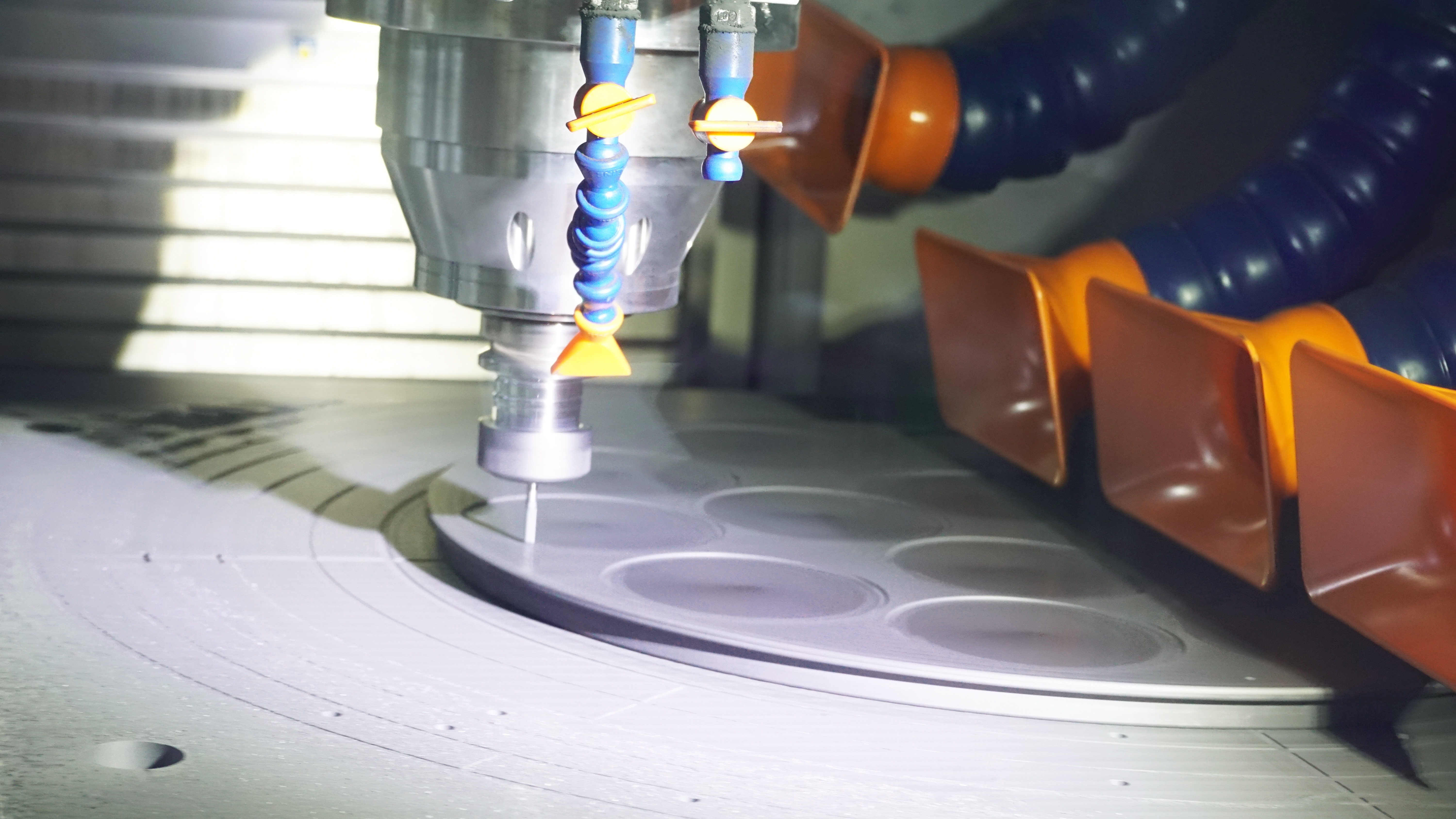 உள்ளே VETEK CNC துல்லிய எந்திரப் பட்டறை: உயர் தூய்மை செமிகண்டக்டர் கூறுகளின் அடித்தளத்தை உருவாக்குதல்
